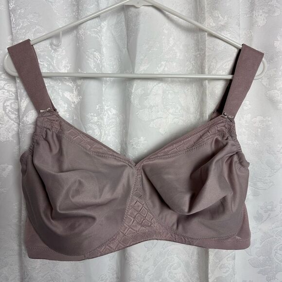 Glamorise Other - Glamorise MagicLift Seamless Support T-Shirt Bra